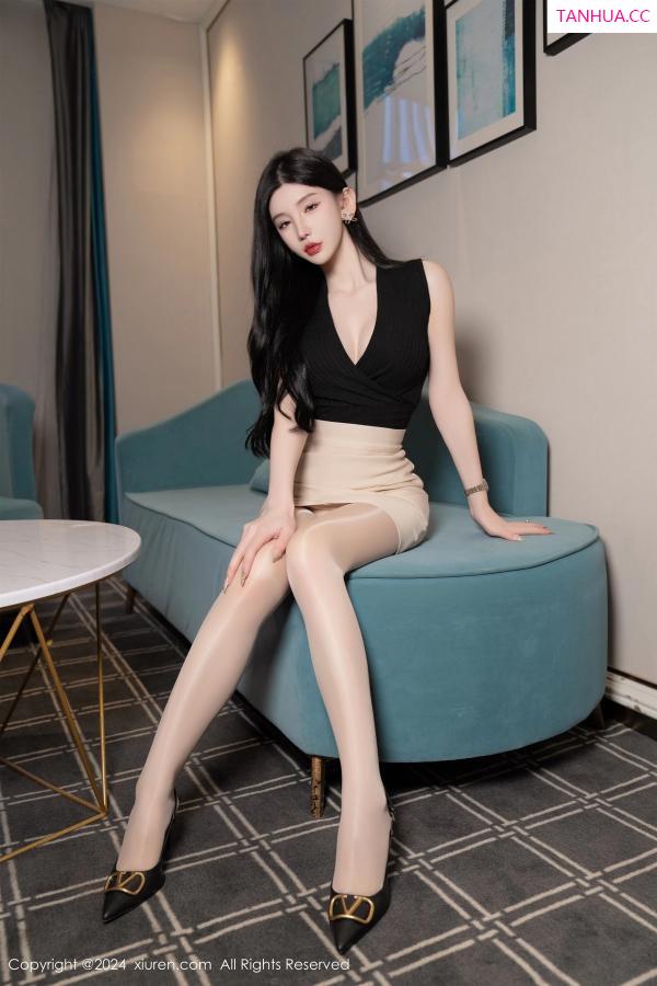 周于希dummy  [XiuRen]高清写真图 2024.02.02 No.8057 周于希Sally 短裙美臂第32张图片